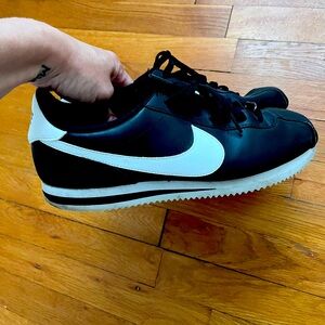 New Nike men’s sneakers